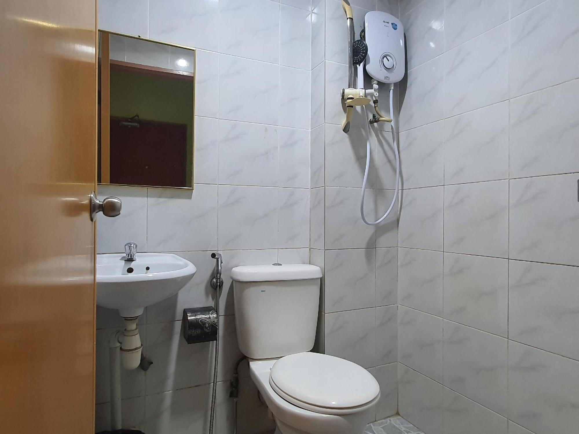 Oyo 90964 Melody 88 Inn Мири Экстерьер фото